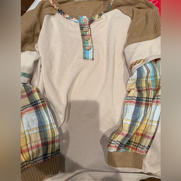 Easel Textured Knit Top in Tan - Picture 6 of 7